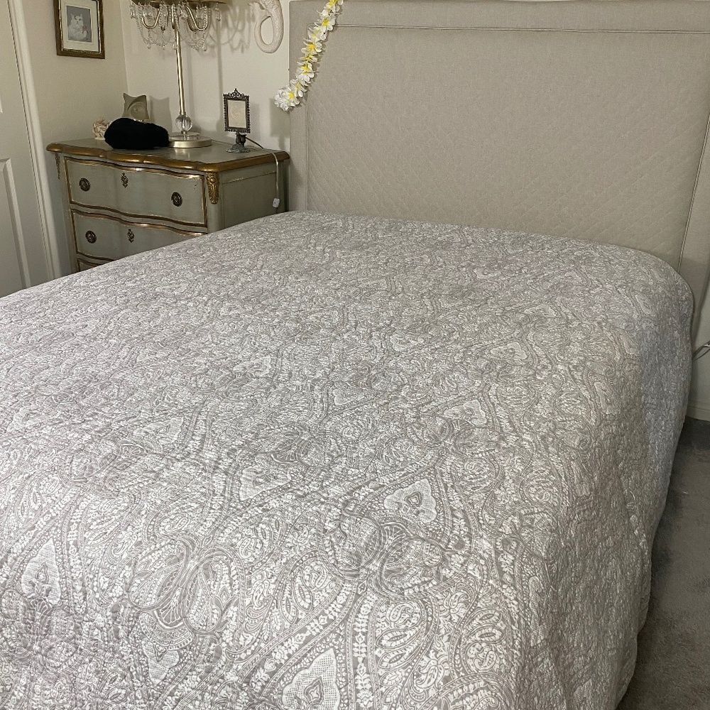 Raymond Waites King Paisley conforter